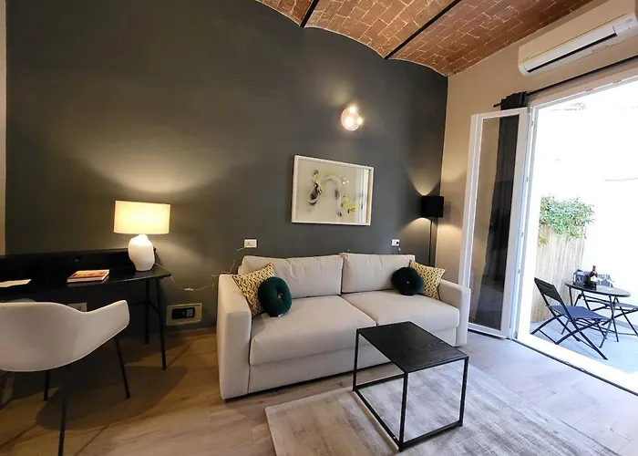 Courtyard Jacuzzi And Private Patio Апартаменты Флоренция