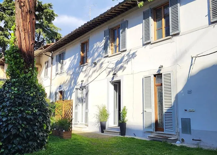 Courtyard Jacuzzi And Private Patio Апартаменты *