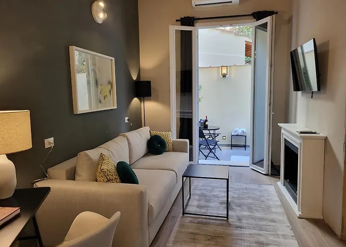 Апартаменты Courtyard Jacuzzi And Private Patio Флоренция