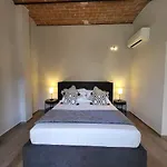 Courtyard Jacuzzi And Private Patio *