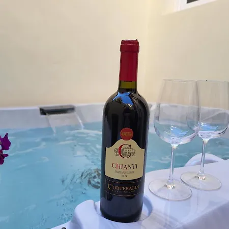 Courtyard Jacuzzi And Private Patio * فلورنس
